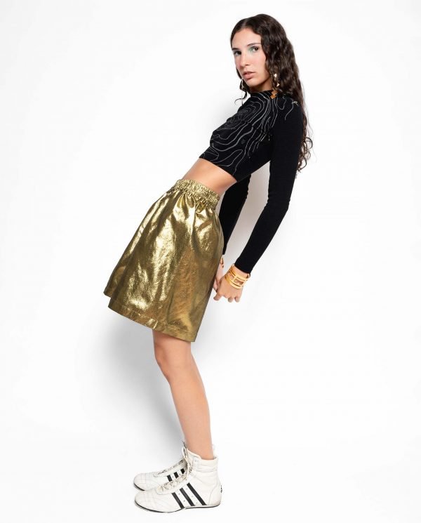 Pantalón corto dorado