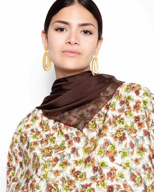 Pañuelo de seda marrón