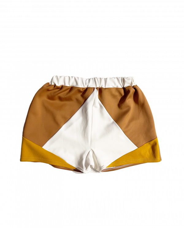 Pantalón corto recortes